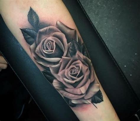 Tattoo di rose sul braccio: Il simbolismo e la bellezza。